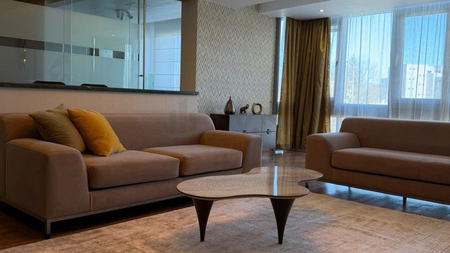 Apartament cu 3 camere semidecomandat, mobilat în Iancu Nicolae