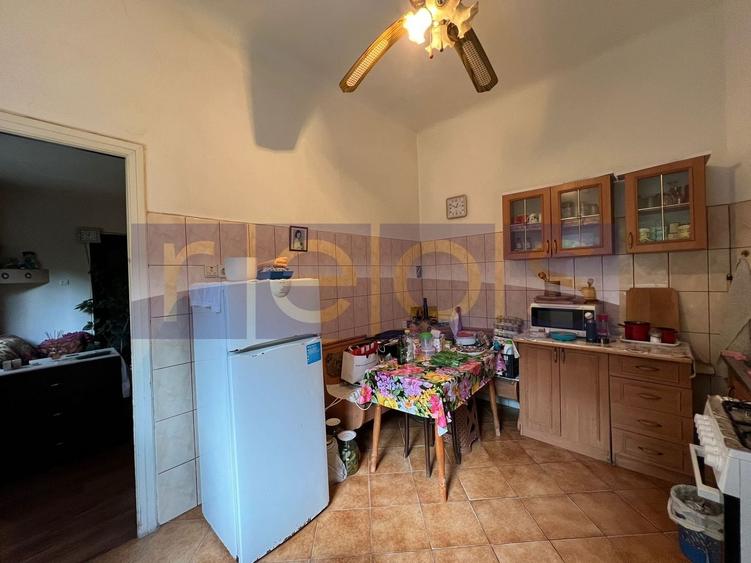 Casă individuală cu 4 camere cu Canalizare în Decebal