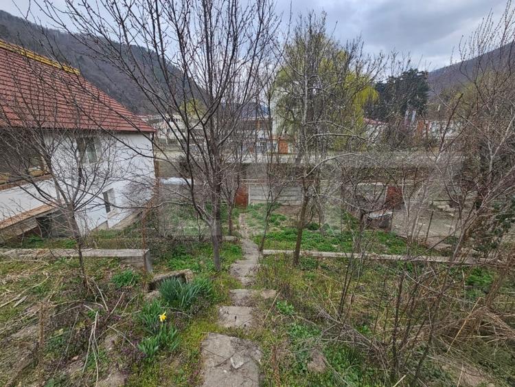 Casă individuală cu 4 camere cu Canalizare în Cugir