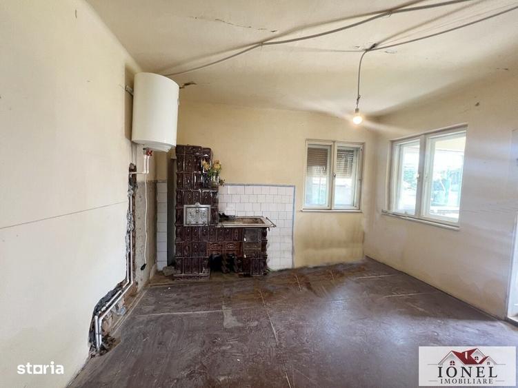 Casă cu 3 camere cu Teren 1138 Mp în Teiu