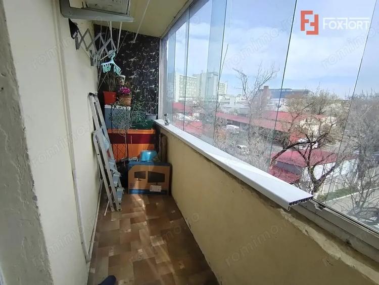 Apartament cu 4 camere semidecomandat, mobilat în Spitalul Județean