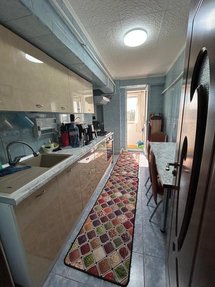 Apartament cu 4 camere decomandat în Micro 39
