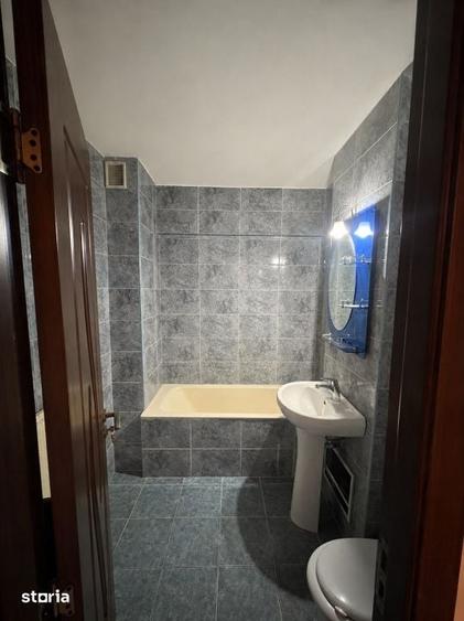 Apartament cu 3 camere decomandat în Valea Rosie