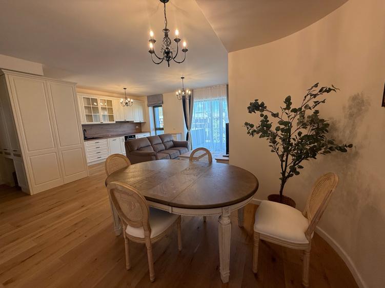 Apartament cu 3 camere în Sisești