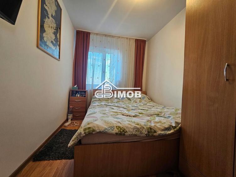 Apartament cu 3 camere, mobilat în Micro 8