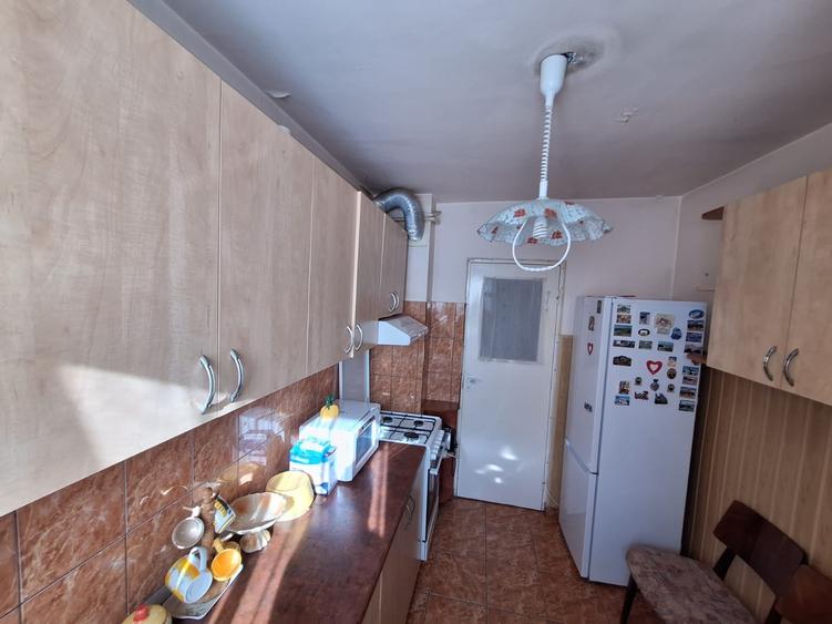 Apartament cu 3 camere decomandat în Vasile Aaron