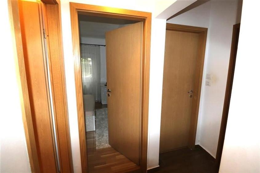 Apartament cu 3 camere decomandat în Lipovei