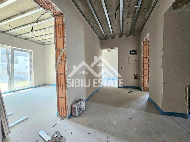 Duplex cu 4 camere cu Canalizare în Șelimbăr