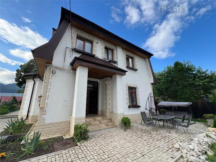 Apartament cu 3 camere decomandat în Noua