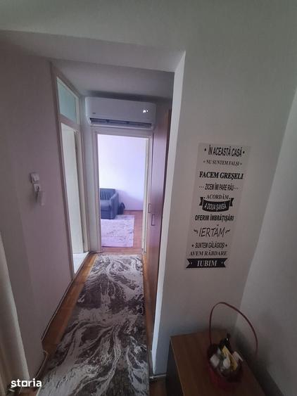 Apartament cu 3 camere decomandat în Girocului
