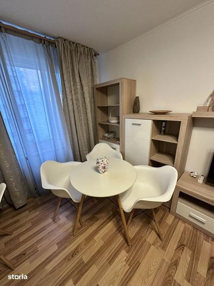 Apartament cu 3 camere decomandat, mobilat în Titan