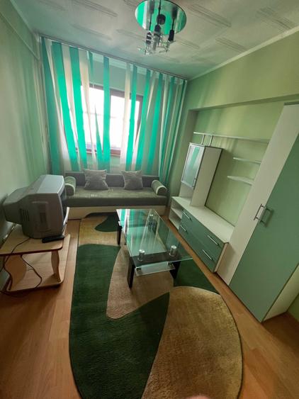 Apartament cu 4 camere decomandat în Central