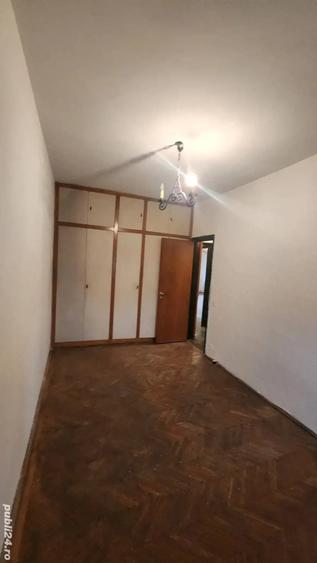 Apartament cu 4 camere semidecomandat în Regina Elisabeta