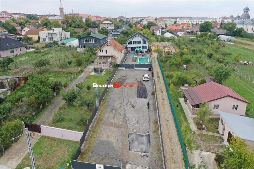 Spațiu comercial, de 700 mp, în Sânmartin