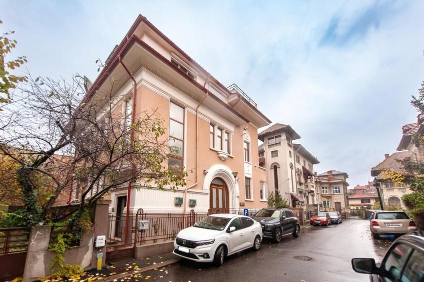 Apartament cu 4 camere decomandat în Kiseleff