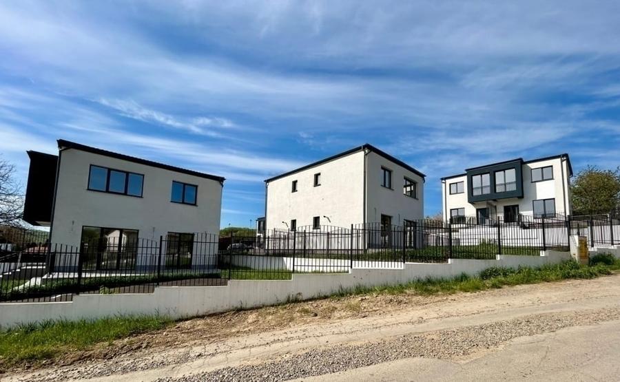 Casă individuală cu 3 camere cu Teren 190 Mp în Central