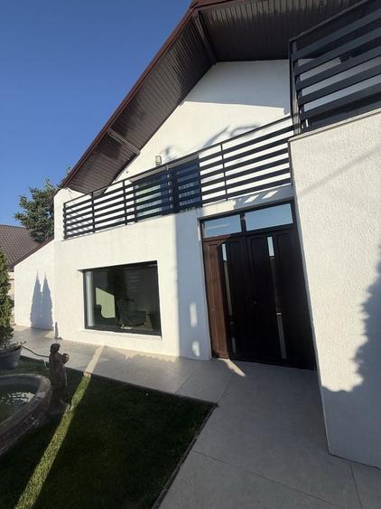 Casă cu 4 camere în Șendreni