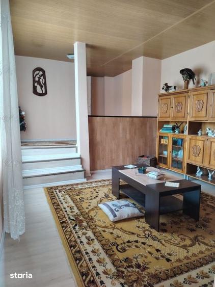 Casă cu 5 camere cu Teren 50 Mp în Siloz