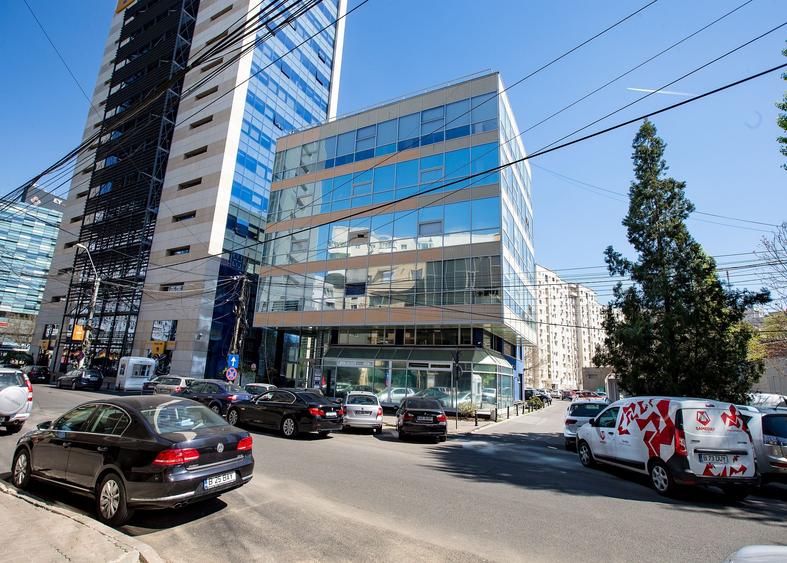 Spațiu comercial, de 1,840 mp, în P-ța Victoriei