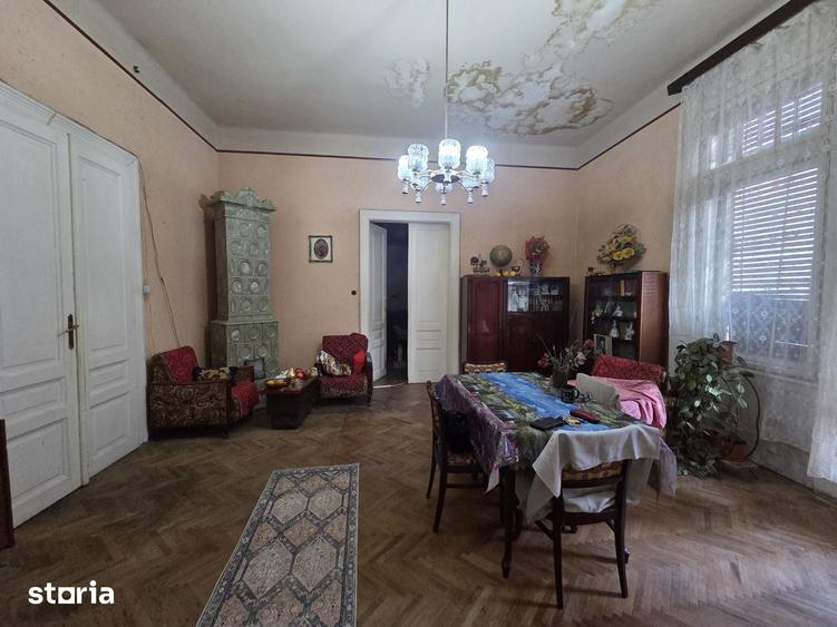 Apartament cu 4 camere în Central