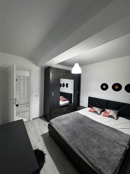 Apartament cu 2 camere decomandat în Runcu
