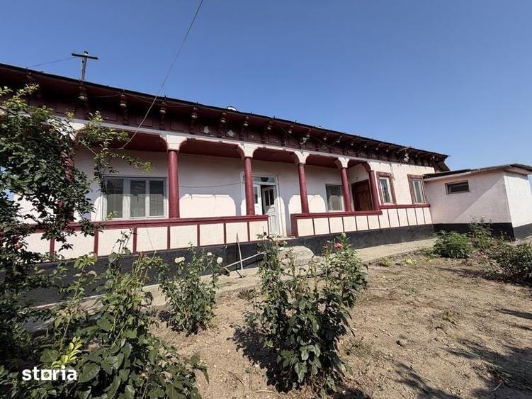 Casă cu 4 camere cu Teren 150 Mp în Oinacu