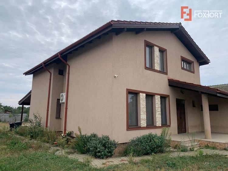 Casă individuală cu 5 camere cu Canalizare în Parța
