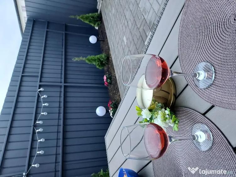 Apartament cu 4 camere semidecomandat în Florești