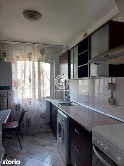 Apartament cu 2 camere semidecomandat în Podu Roș