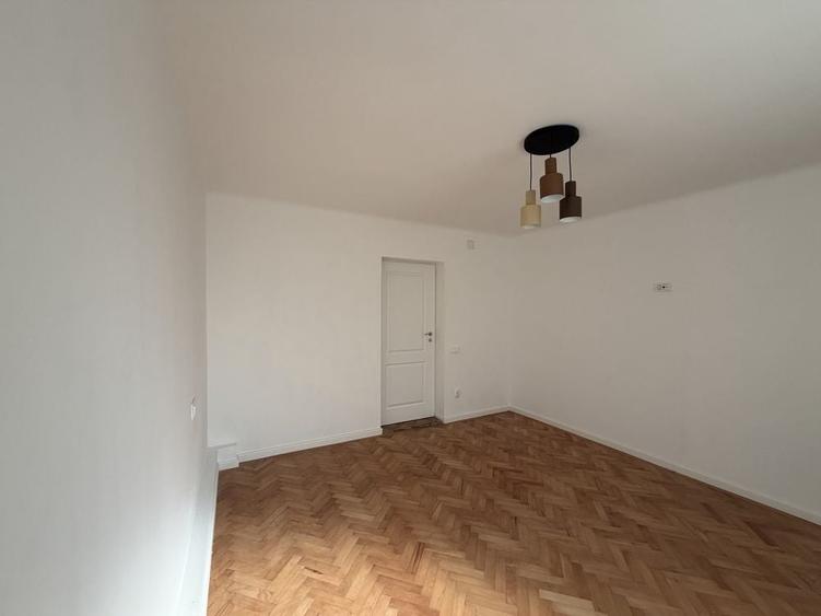 Casă cu 3 camere cu Teren 50 Mp în Central