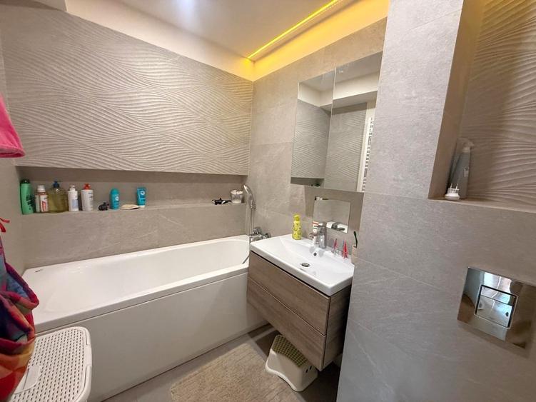 Apartament cu 4 camere în Iancu Nicolae