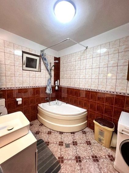 Casă individuală cu 6 camere cu Canalizare în Dâmbul Rotund