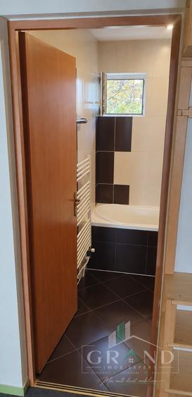 Apartament cu 2 camere decomandat, mobilat în Bulgaria
