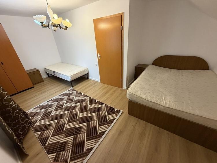 Casă cu 4 camere cu Teren 500 Mp în Florești