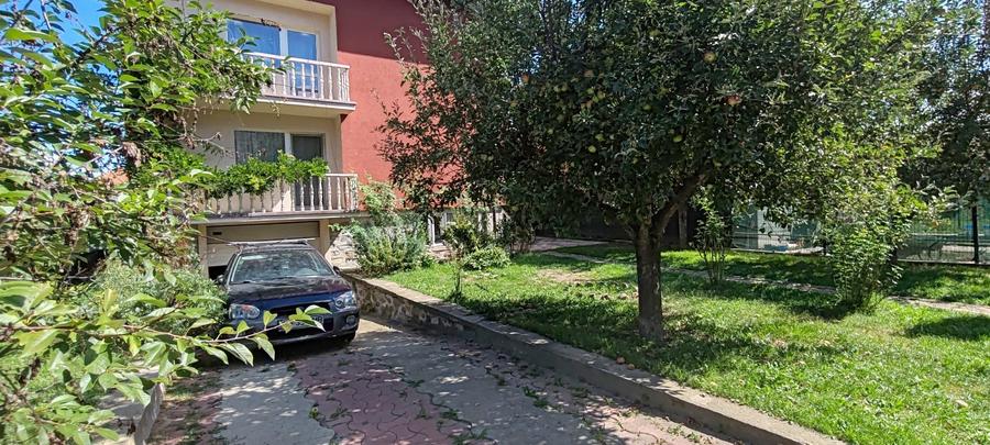 Casă individuală cu 5 camere cu Piscina în Curtea de Argeș