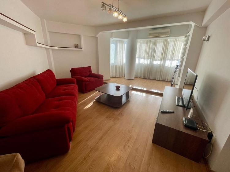 Apartament cu 3 camere decomandat, mobilat în Ultracentral