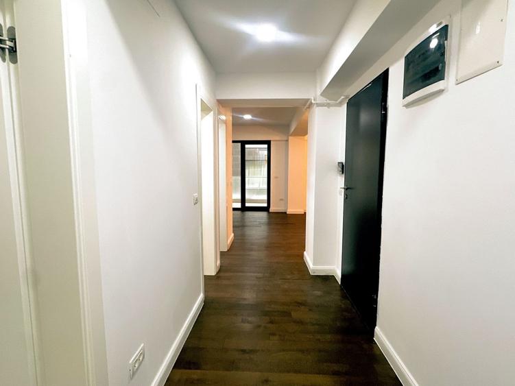 Apartament cu 3 camere decomandat în Polonă