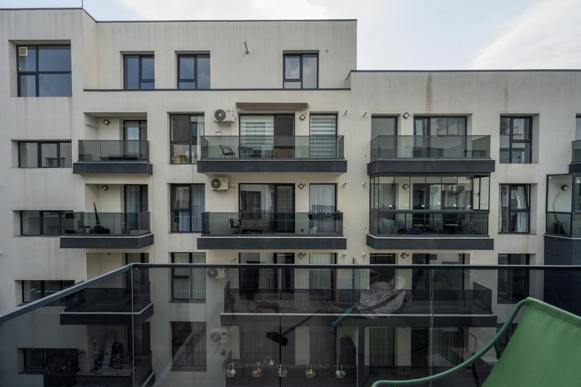 Apartament cu 3 camere decomandat în Titan