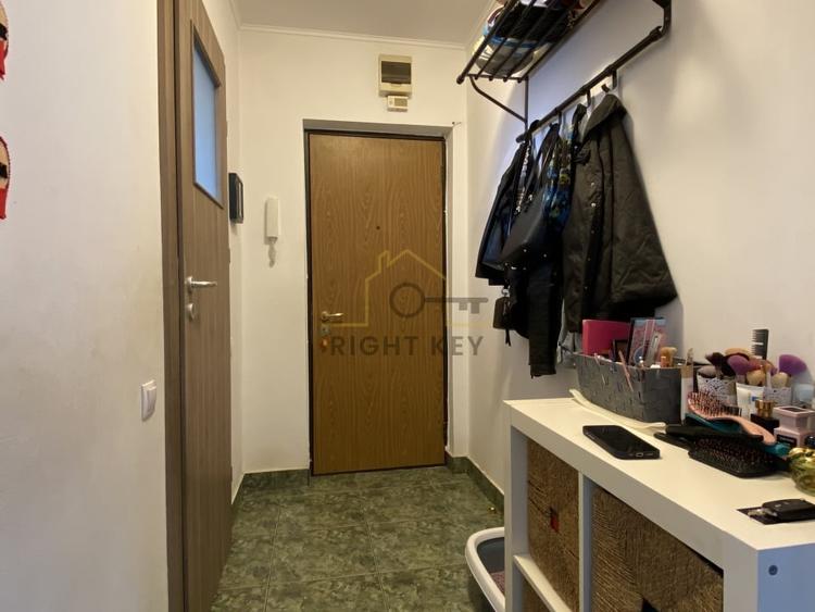 Apartament cu 3 camere semidecomandat, mobilat în Ștefan cel Mare