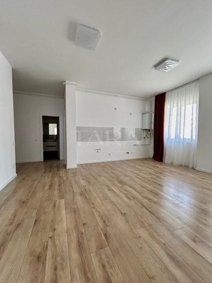 Apartament cu 3 camere semidecomandat în Florești