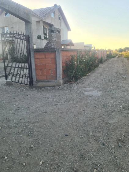 Casă cu Teren 476 Mp în Dobreni