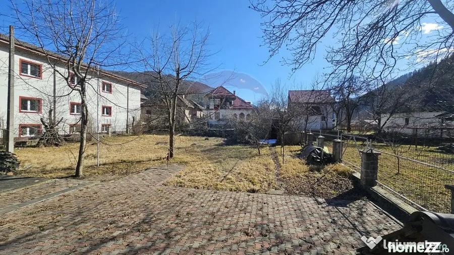 Casă cu 7 camere cu Teren 1134 Mp în Tarcău