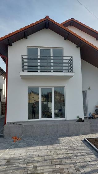 Casă cu 4 camere în Preajba