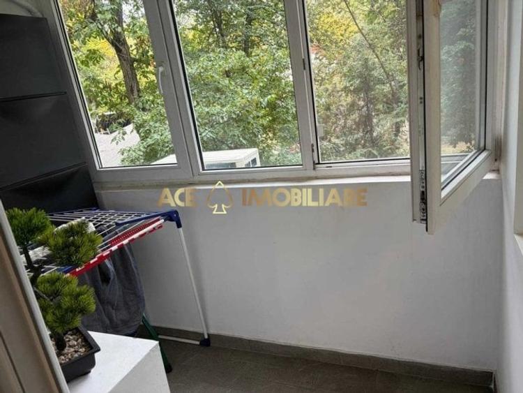 Garsonieră decomandată, mobilată în Costin Georgian