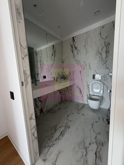 Apartament cu 4 camere decomandat în Lacul Tei