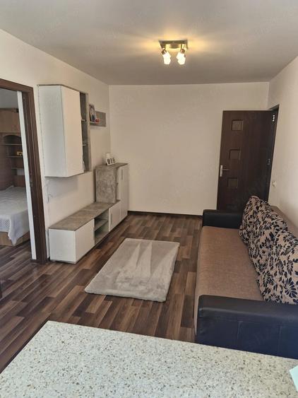 Apartament cu 2 camere semidecomandat în Ostroveni