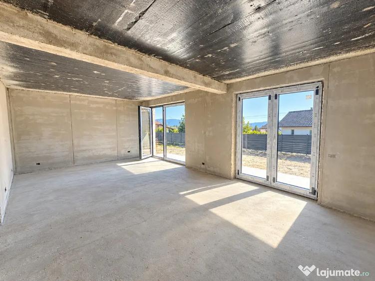 Casă cu 4 camere cu Teren 450 Mp în Tărlungeni