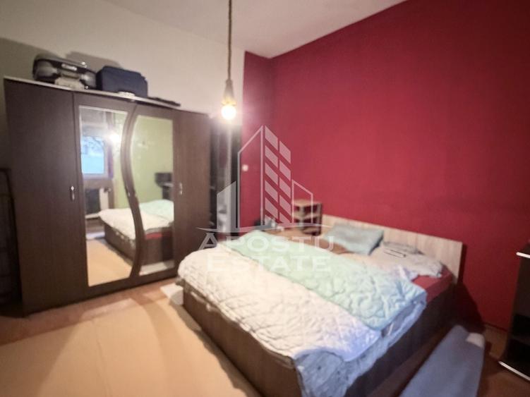Apartament cu 3 camere semidecomandat, mobilat în Dâmbovița