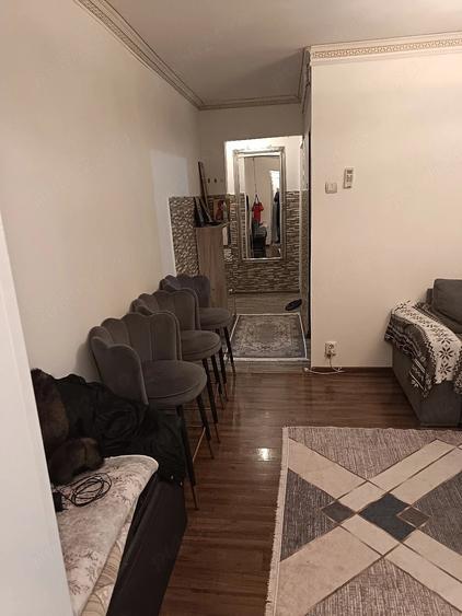 Apartament cu 3 camere semidecomandat în Central