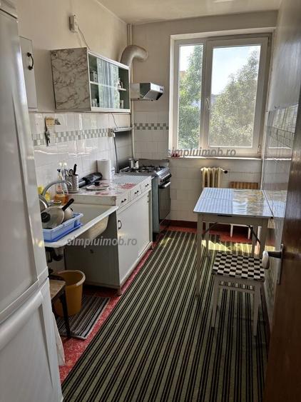 Apartament cu 3 camere decomandat, mobilat în Brâncoveanu